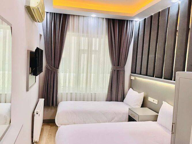 Crowned Plus Hotel