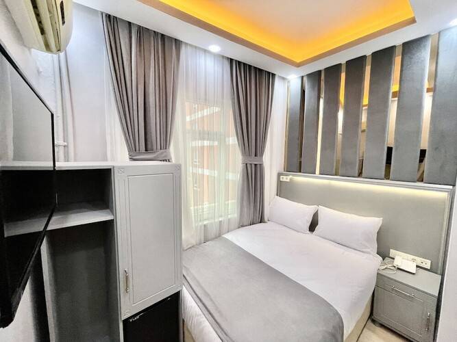 Crowned Plus Hotel