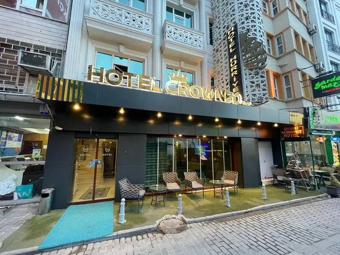 Crowned Plus Hotel