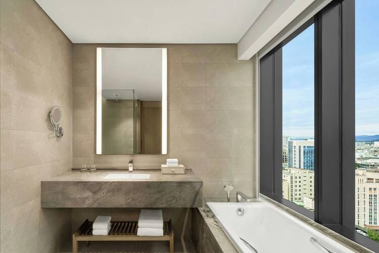 Courtyard By Marriott Danang Han River