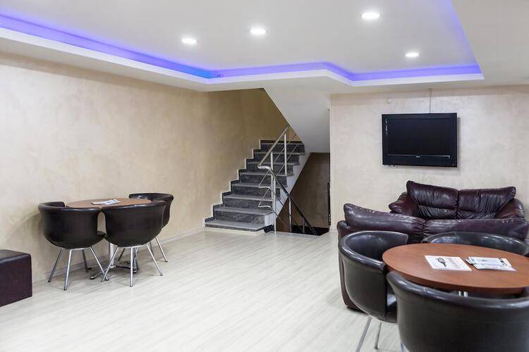 Lal Hotel