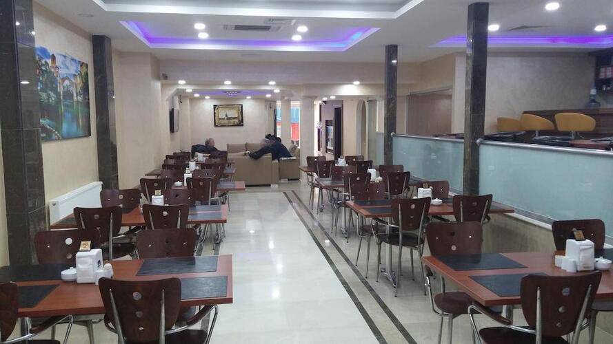 Lal Hotel