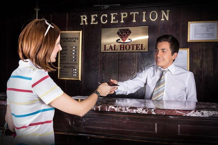 Lal Hotel