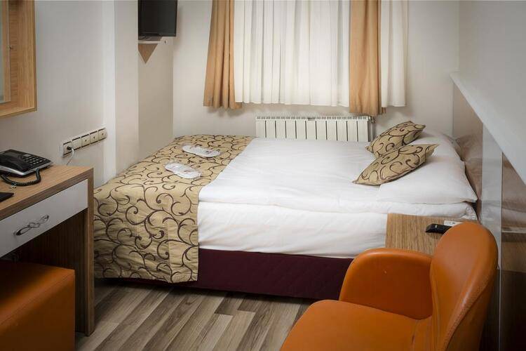Lal Hotel