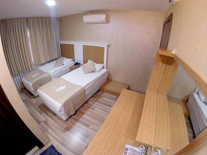 Lal Hotel