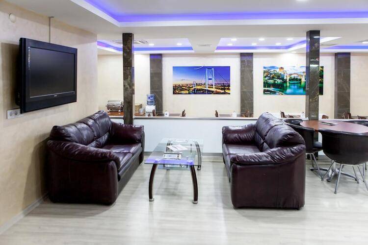 Lal Hotel