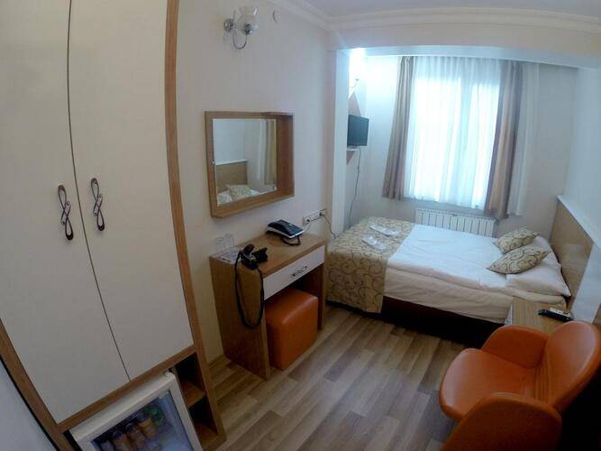 Lal Hotel