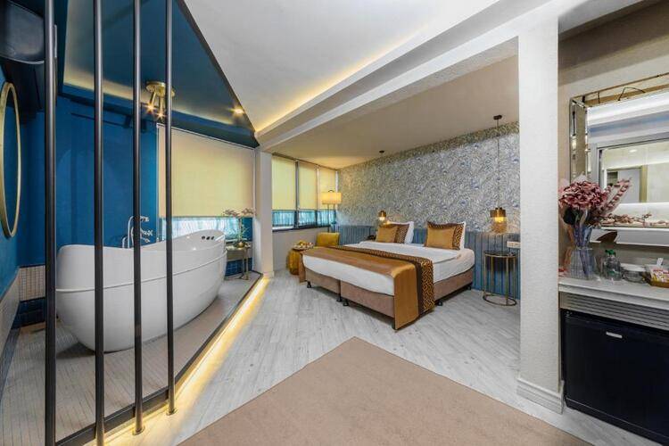 Ayramin Deluxe Hotel