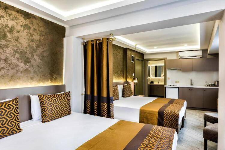 Ayramin Deluxe Hotel
