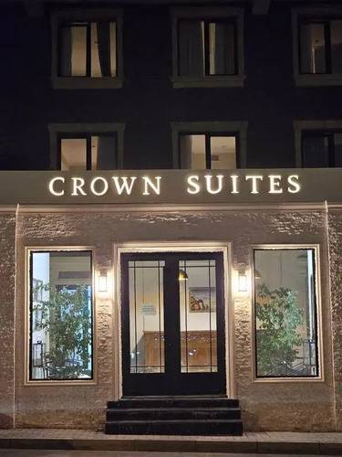Отель Crown Suites