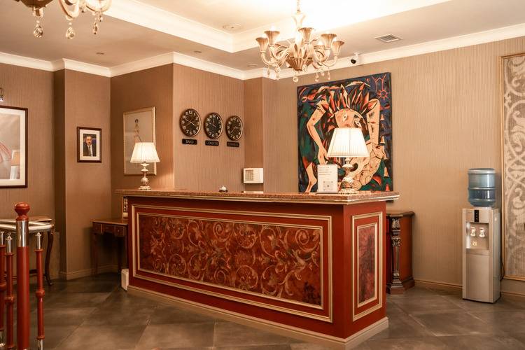 Отель West Inn Palace