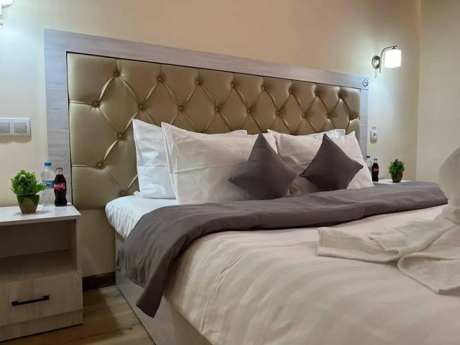 Aks Hotel