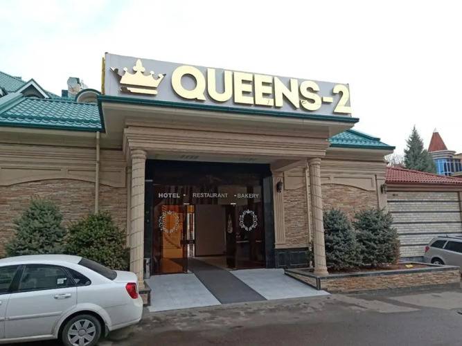 Queens 2 Hotel
