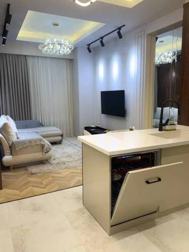 Апартаменты Элегантная 2-Комнатная Квартира С Балконом И Современным Интерьером