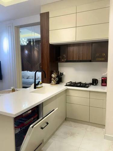 Апартаменты Элегантная 2-Комнатная Квартира С Балконом И Современным Интерьером