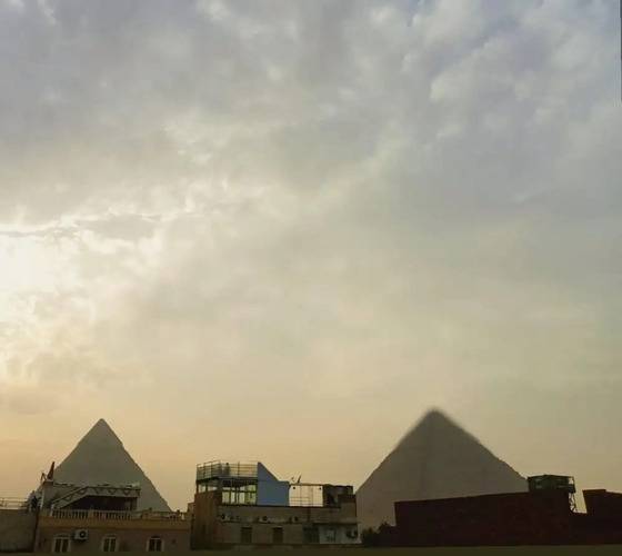 Falcon Pyramids Inn
