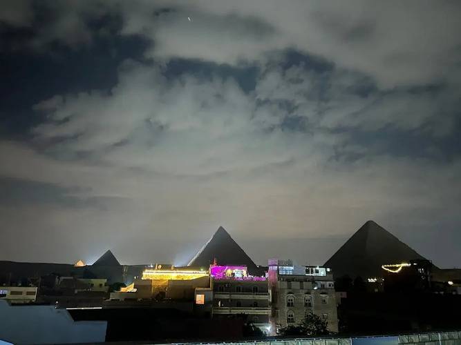 Falcon Pyramids Inn