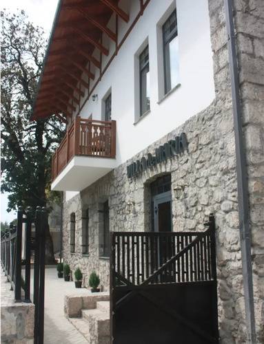 Villa De Maria