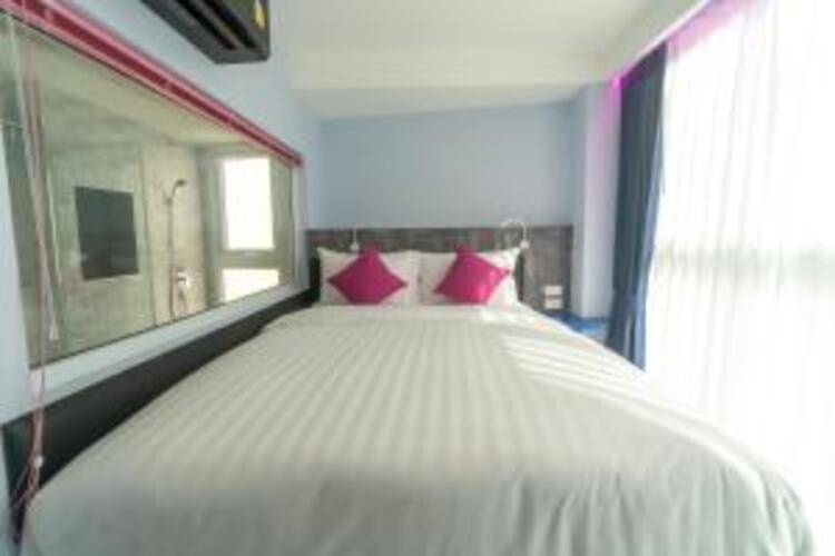 Spark Hotel - MRT Queen Sirikit