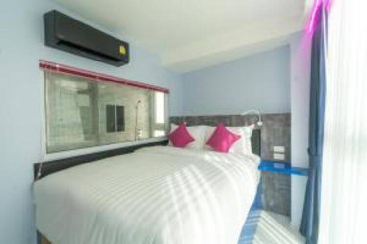 Spark Hotel - MRT Queen Sirikit
