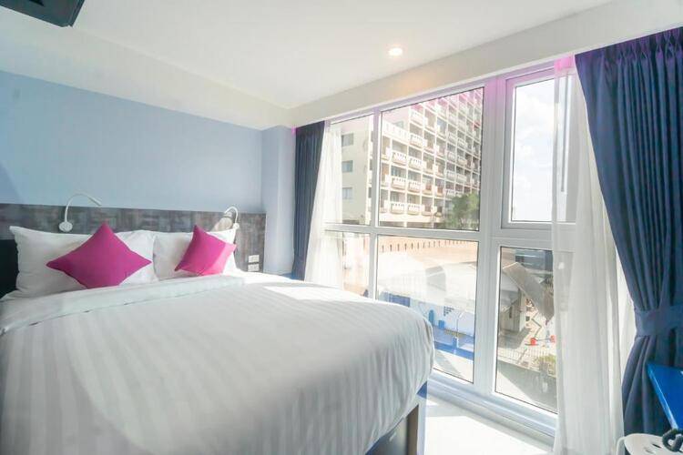 Spark Hotel - MRT Queen Sirikit