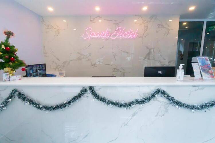 Spark Hotel - MRT Queen Sirikit