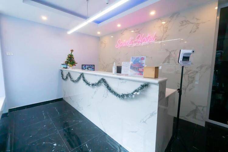 Spark Hotel - MRT Queen Sirikit