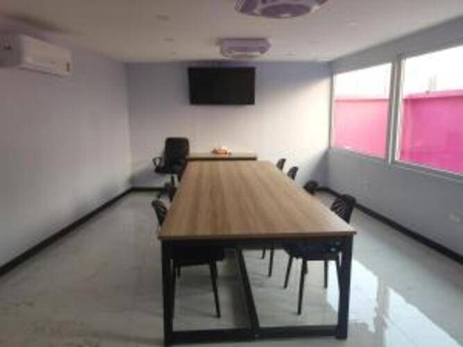 Spark Hotel - MRT Queen Sirikit