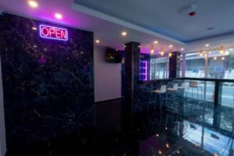 Spark Hotel - MRT Queen Sirikit