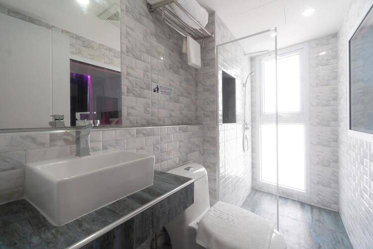 Spark Hotel - MRT Queen Sirikit
