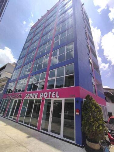 Spark Hotel - MRT Queen Sirikit