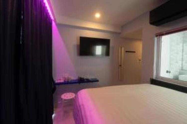 Spark Hotel - MRT Queen Sirikit