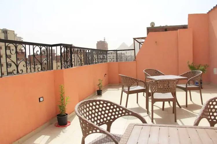 Pyramids Road Guest House