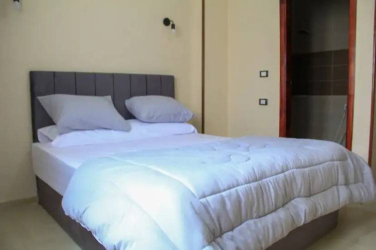 Pyramids Road Guest House