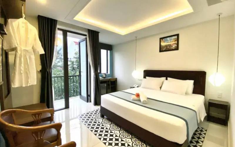 Grand Holiday Villa