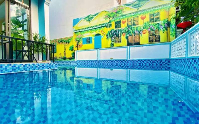 Grand Holiday Villa