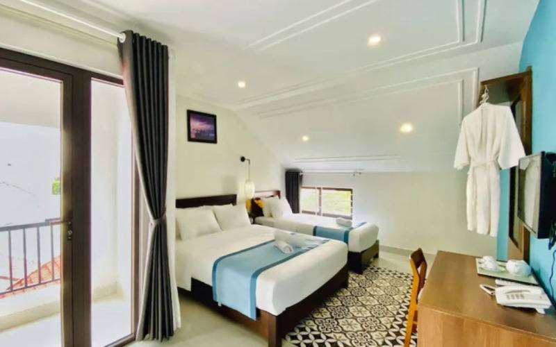 Grand Holiday Villa