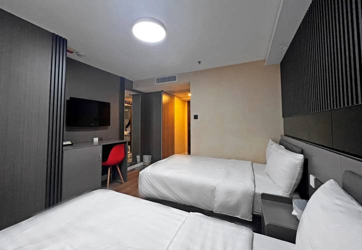 Hennessy Hotel
