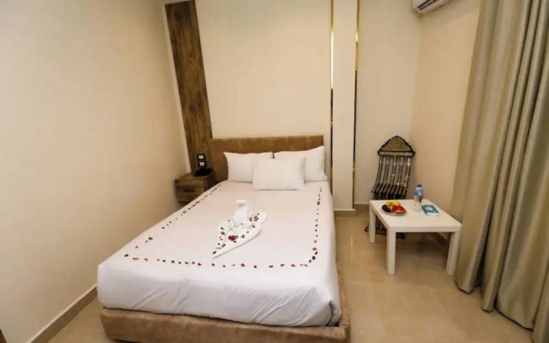 Taj Pyramids View Inn