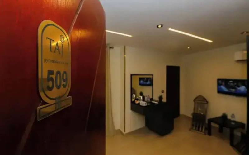 Taj Pyramids View Inn