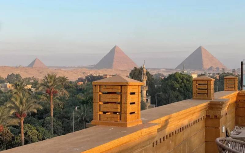 Taj Pyramids View Inn