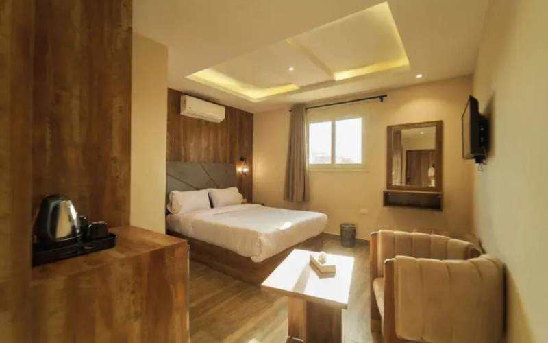 Crown Pyramids View Hotel