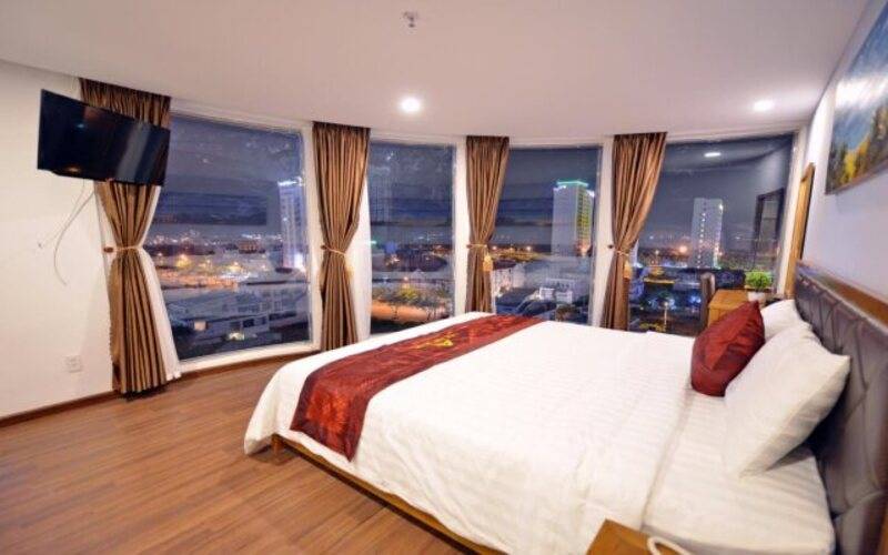 La Beach Hotel