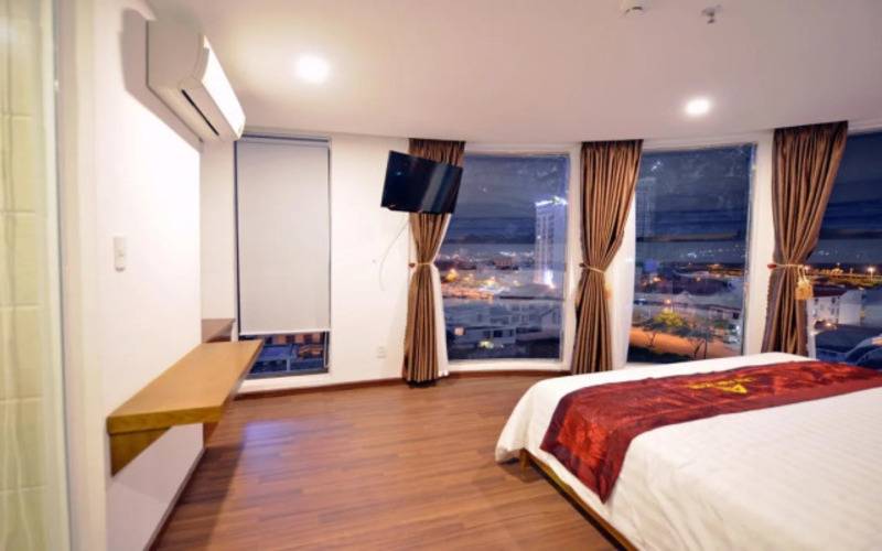 La Beach Hotel