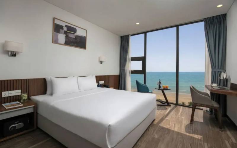 Mangata Beachfront Hotel