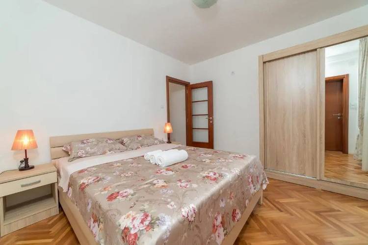 Apartments Elena