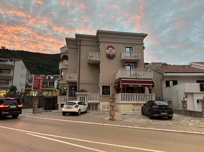 Отель Beatrix Lux Hotel