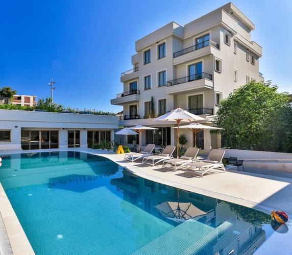 Avanti Hotel & Spa