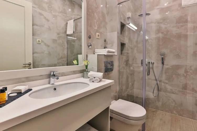 Avanti Hotel & Spa