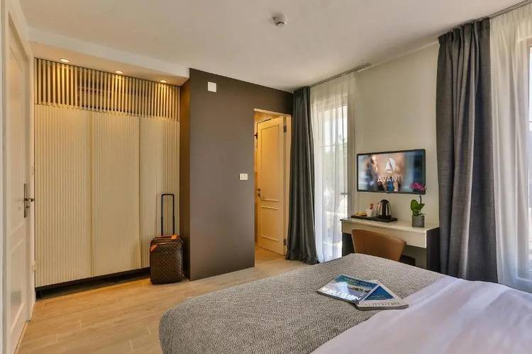 Avanti Hotel & Spa